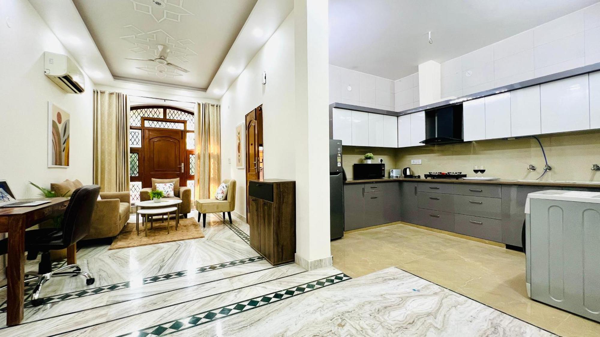 Bluo Modern 2bhk Rohini - Parking , Balcony New Delhi